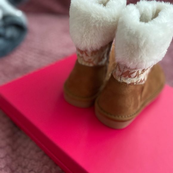 Boots - Picture 6 of 11